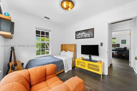646 NE 81st Street Miami FL 33138