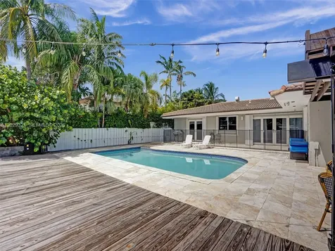 1912 NE 119th Road North Miami FL 33181