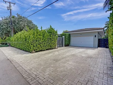1912 NE 119th Road North Miami FL 33181