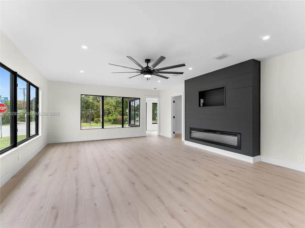 801 S Palmway Lake Worth FL 33460