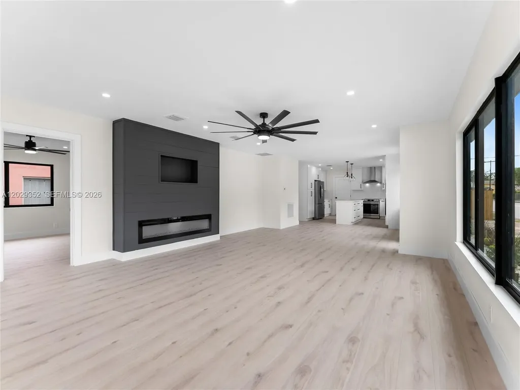 801 S Palmway Lake Worth FL 33460