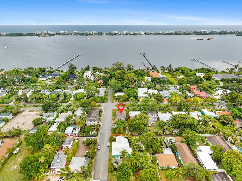 801 S Palmway Lake Worth FL 33460