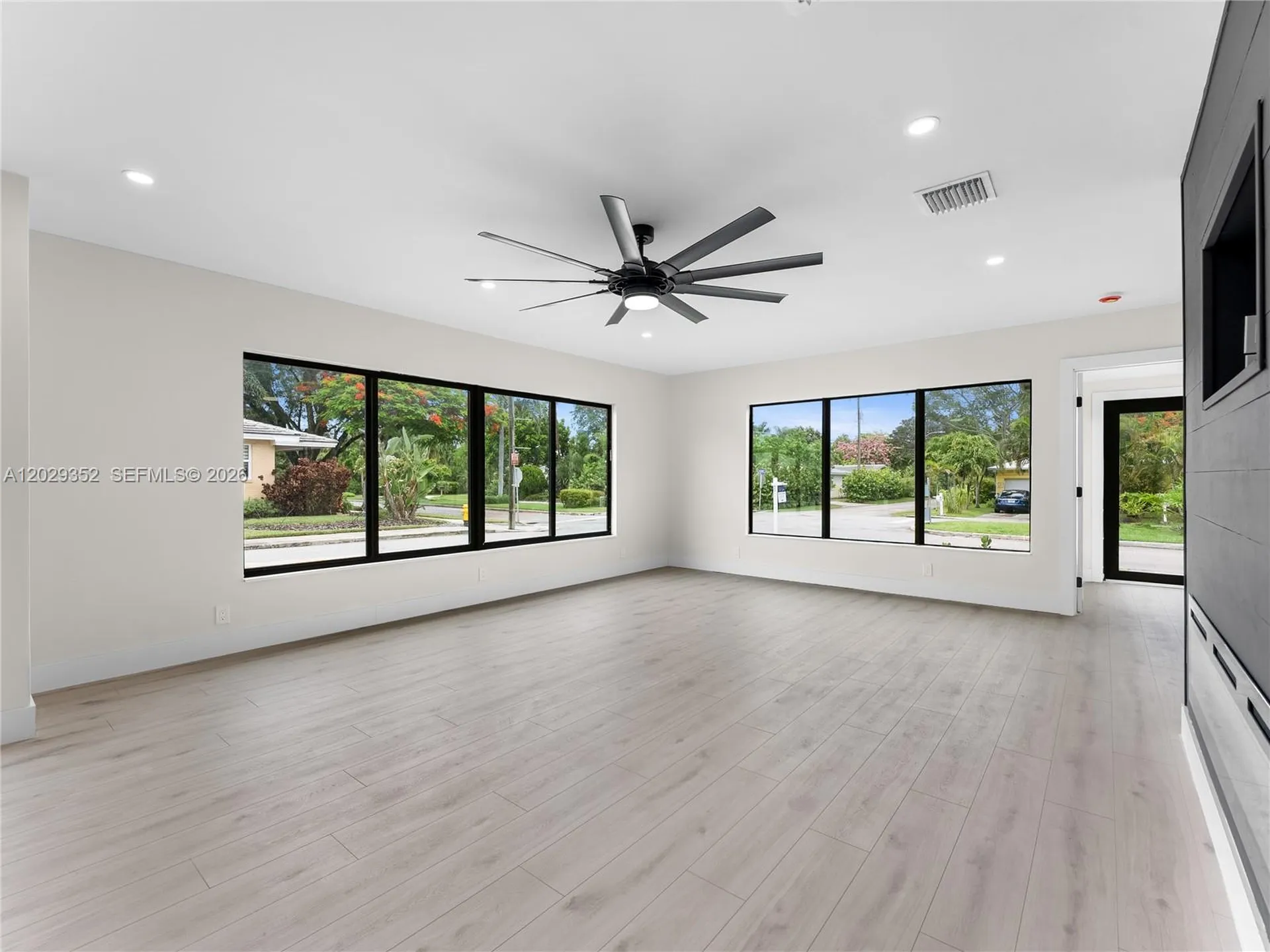 801 S Palmway Lake Worth FL 33460
