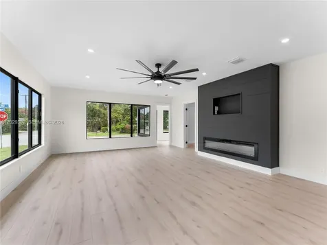 801 S Palmway Lake Worth FL 33460