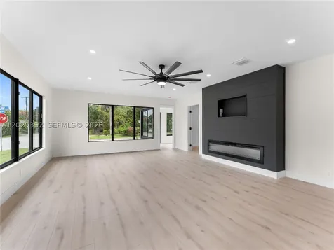 801 S Palmway Lake Worth FL 33460