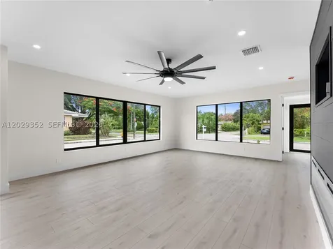 801 S Palmway Lake Worth FL 33460