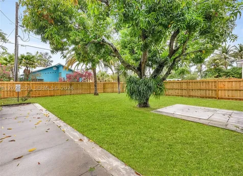 801 S Palmway Lake Worth FL 33460