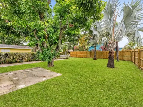 801 S Palmway Lake Worth FL 33460
