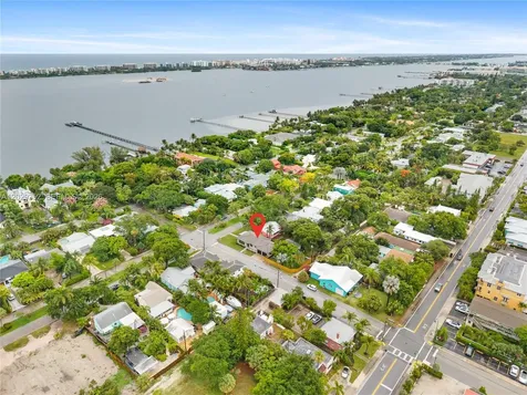 801 S Palmway Lake Worth FL 33460