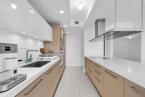 17111 Biscayne Bl North Miami Beach FL 33160