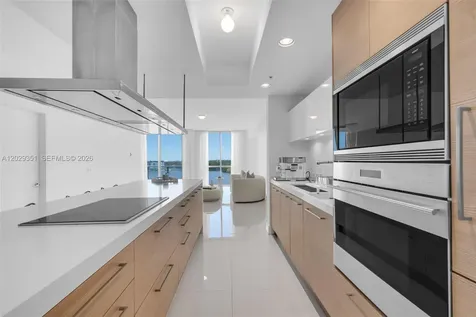 17111 Biscayne Bl North Miami Beach FL 33160