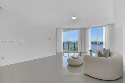 17111 Biscayne Bl North Miami Beach FL 33160