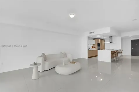17111 Biscayne Bl North Miami Beach FL 33160