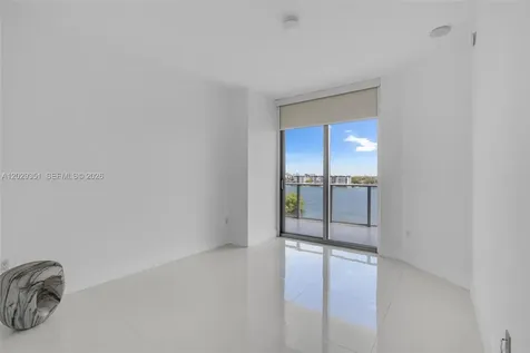 17111 Biscayne Bl North Miami Beach FL 33160