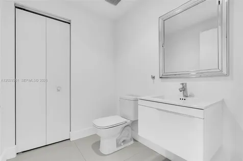 17111 Biscayne Bl North Miami Beach FL 33160