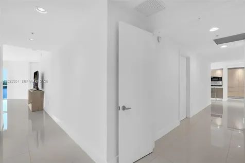17111 Biscayne Bl North Miami Beach FL 33160