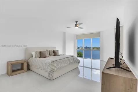 17111 Biscayne Bl North Miami Beach FL 33160
