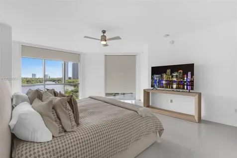 17111 Biscayne Bl North Miami Beach FL 33160
