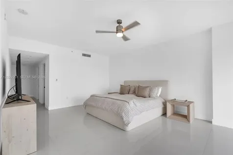 17111 Biscayne Bl North Miami Beach FL 33160