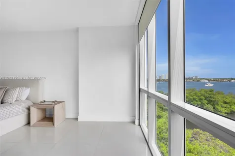17111 Biscayne Bl North Miami Beach FL 33160