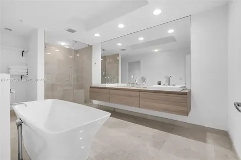 17111 Biscayne Bl North Miami Beach FL 33160