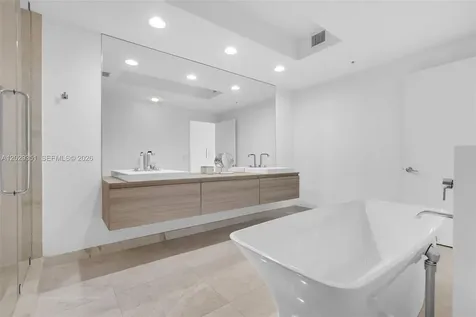 17111 Biscayne Bl North Miami Beach FL 33160