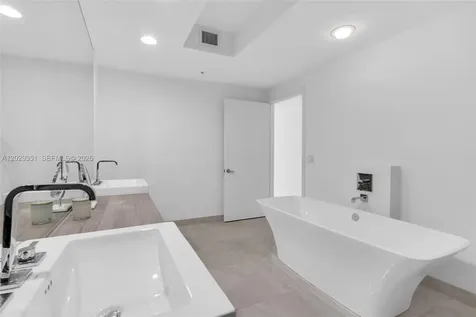 17111 Biscayne Bl North Miami Beach FL 33160
