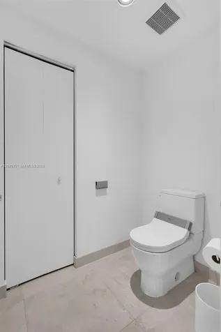 17111 Biscayne Bl North Miami Beach FL 33160
