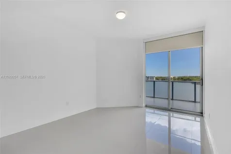 17111 Biscayne Bl North Miami Beach FL 33160