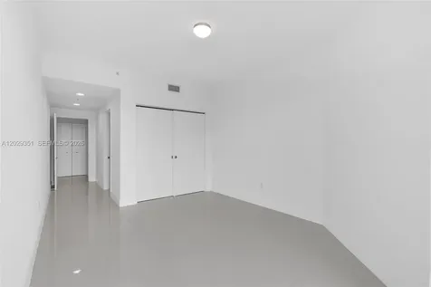 17111 Biscayne Bl North Miami Beach FL 33160