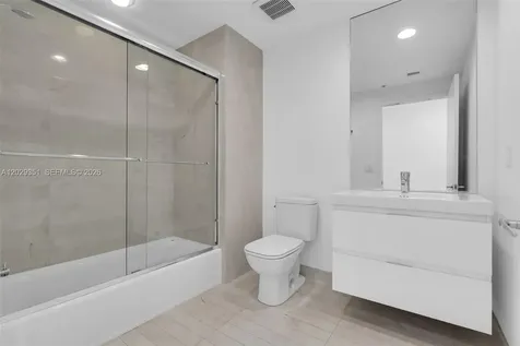 17111 Biscayne Bl North Miami Beach FL 33160