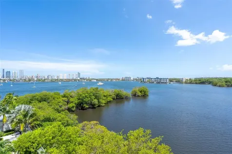 17111 Biscayne Bl North Miami Beach FL 33160