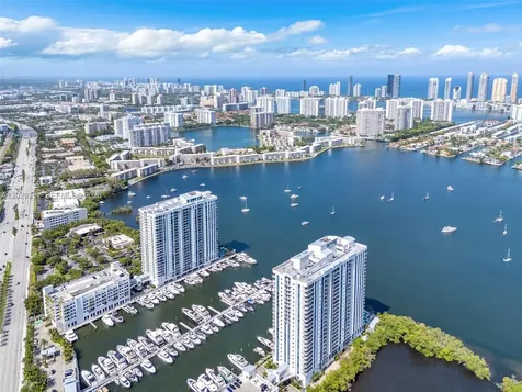 17111 Biscayne Bl North Miami Beach FL 33160
