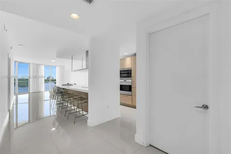 17111 Biscayne Bl North Miami Beach FL 33160