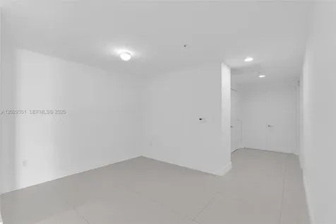 17111 Biscayne Bl North Miami Beach FL 33160