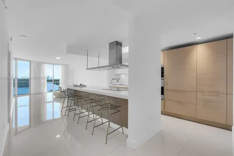 17111 Biscayne Bl North Miami Beach FL 33160