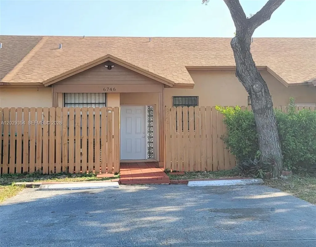 6746 NW 188th Terrace Hialeah FL 33015