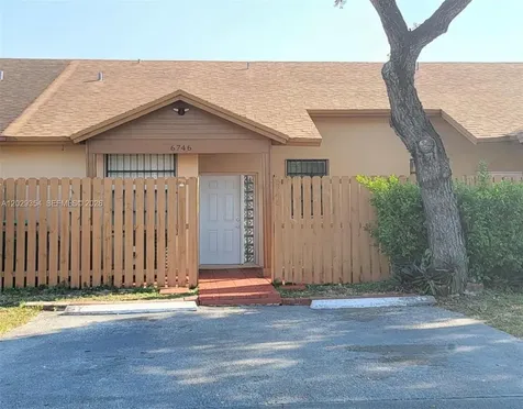 6746 NW 188th Terrace Hialeah FL 33015