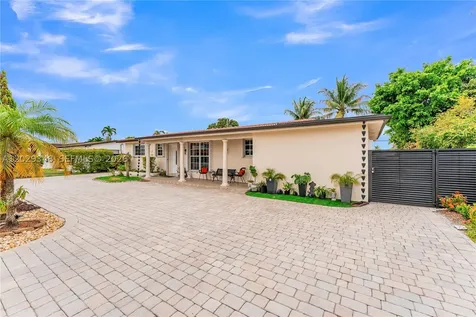 884 W 72nd Place Hialeah FL 33014