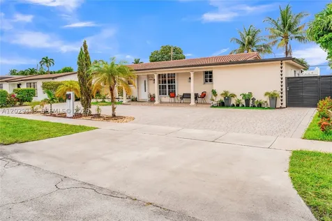 884 W 72nd Place Hialeah FL 33014