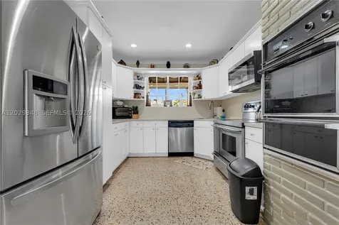 884 W 72nd Place Hialeah FL 33014