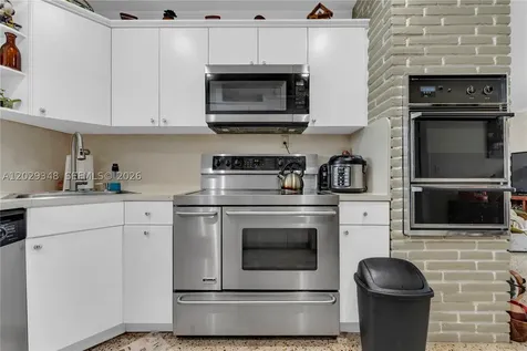 884 W 72nd Place Hialeah FL 33014