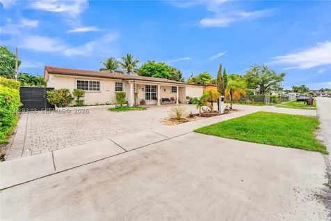 884 W 72nd Place Hialeah FL 33014