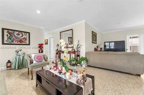 884 W 72nd Place Hialeah FL 33014
