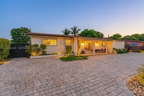 884 W 72nd Place Hialeah FL 33014