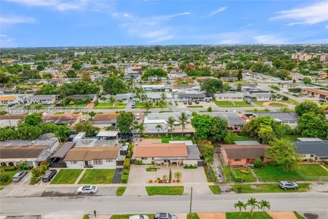 884 W 72nd Place Hialeah FL 33014