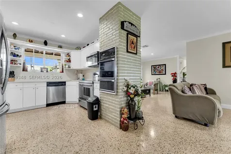 884 W 72nd Place Hialeah FL 33014