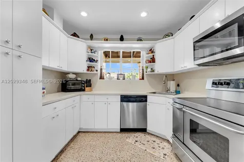 884 W 72nd Place Hialeah FL 33014