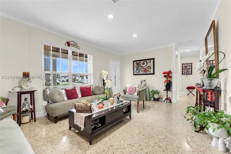 884 W 72nd Place Hialeah FL 33014