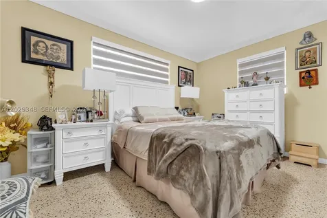 884 W 72nd Place Hialeah FL 33014